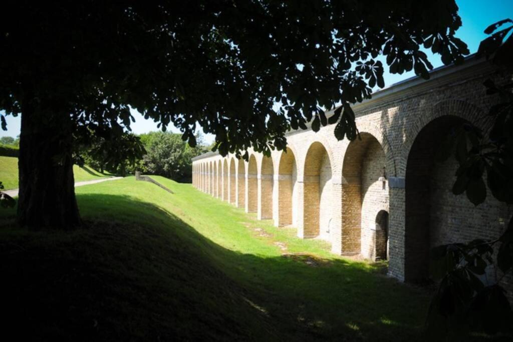 Au Coeur Des Remparts, Residence Du Chateau* Gravelines Eksteriør billede