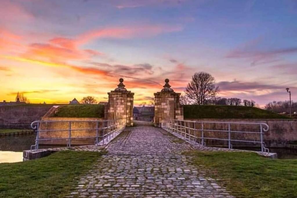 Au Coeur Des Remparts, Residence Du Chateau* Gravelines Eksteriør billede